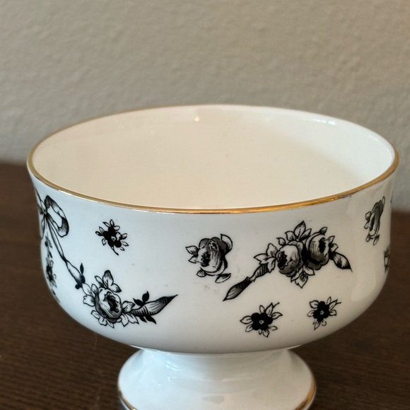 VINTAGE Royal Victoria dessert cups Black Rose Flower - Picture 3 of 6